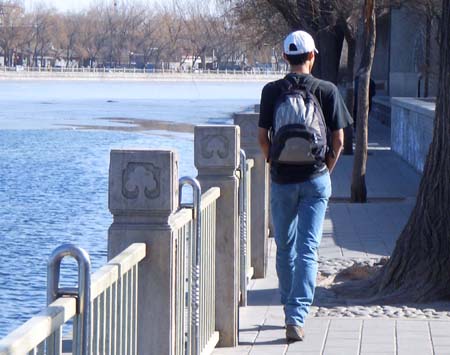 Mercury soars in balmy Beijing