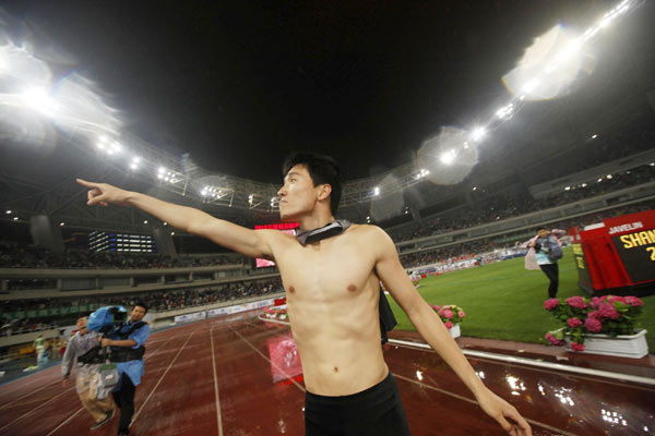 With a world fastest time of the season so far, Chinese star hurdler Liu Xiang showed the world that he is back to the world top level. Chinese hurdler Liu back to world top