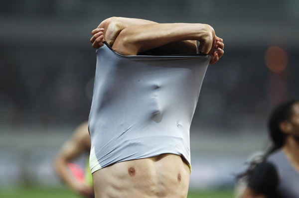 With a world fastest time of the season so far, Chinese star hurdler Liu Xiang showed the world that he is back to the world top level. Chinese hurdler Liu back to world top