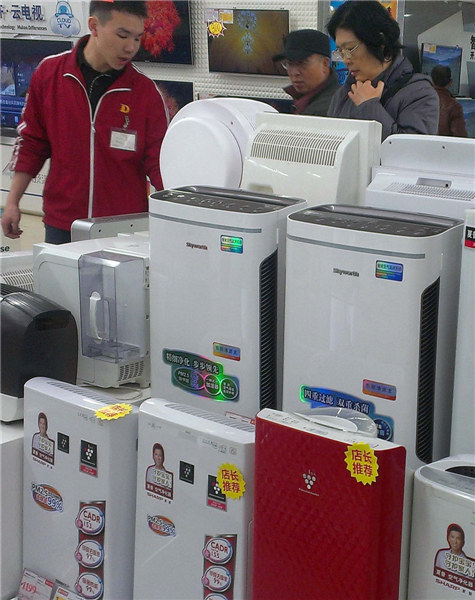 Scientists search for clear answers on smog