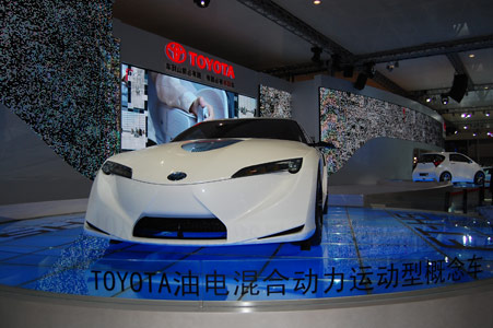 China in driver's seat for global green autos