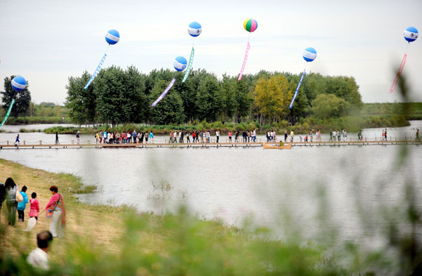 Liaohe Wetland Park has become a popular tourist site in Shenyang, capital of Liaoning province. After years of environmental efforts, the once heavily polluted Liaohe River is clean again. Provided to China Daily New leaders target environment