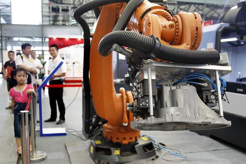 Robot manufacturers at the China International Robot Show in Shanghai have rejected worries that better technology will force lower-paid workers out of jobs. Chinese robotics market growing
