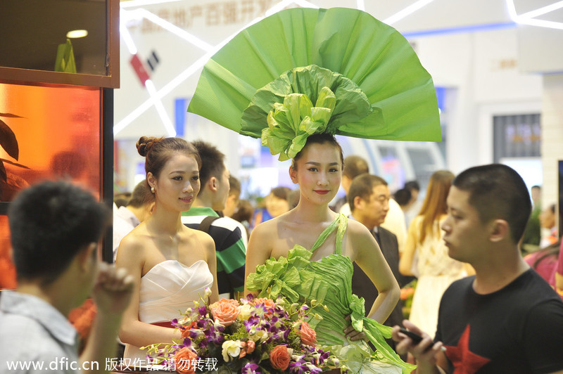Cartoons and costumes at Chongqing home fair
