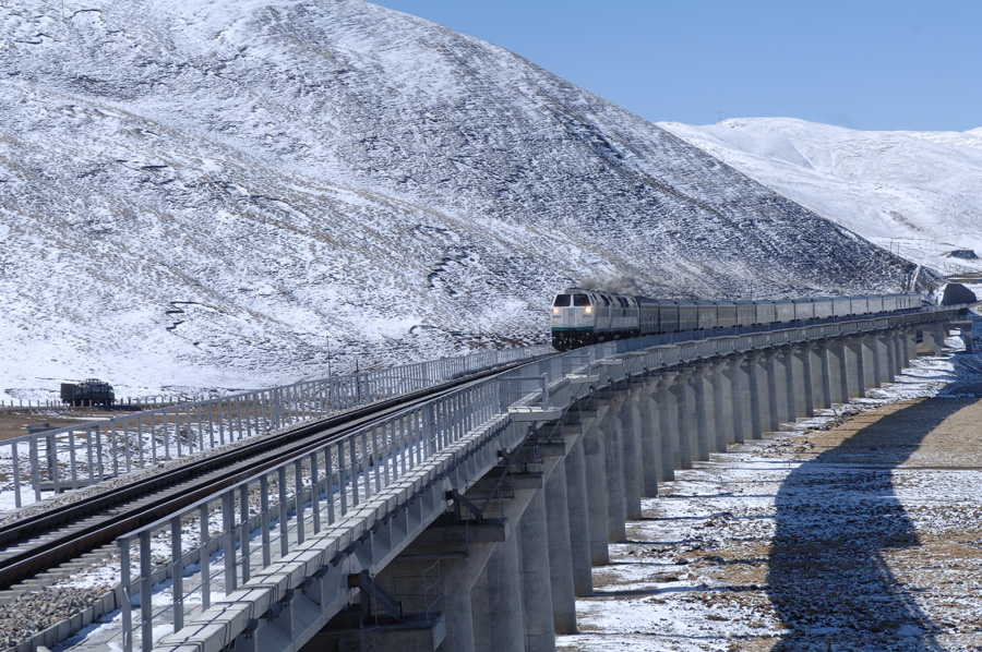 Travelling on the Qinghai-Tibet railway