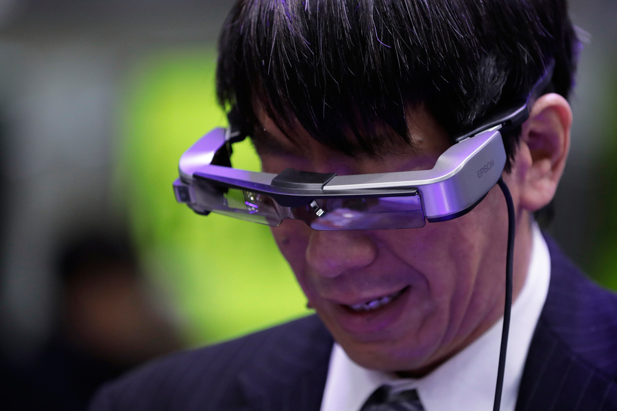 Cutting-edge gadgets on display at Tokyo's Wearable Expo