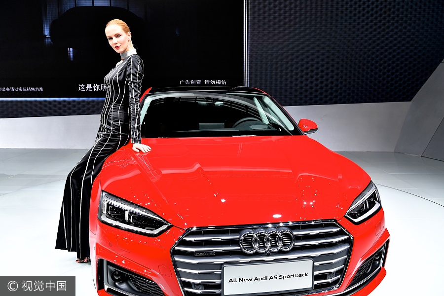 Visitors drawn to auto show in Shenzhen