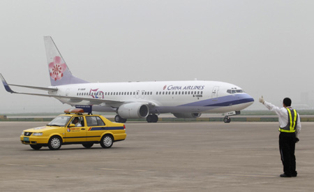 Mainland, Taiwan open new air route