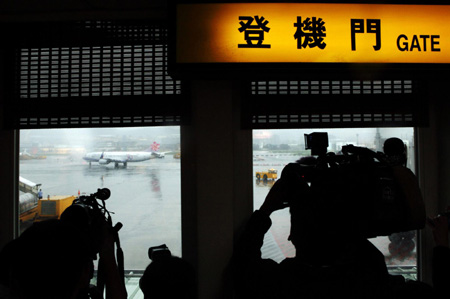 Mainland, Taiwan open new air route