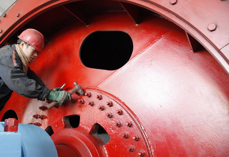 China's manufacturing sees sizable slowdown