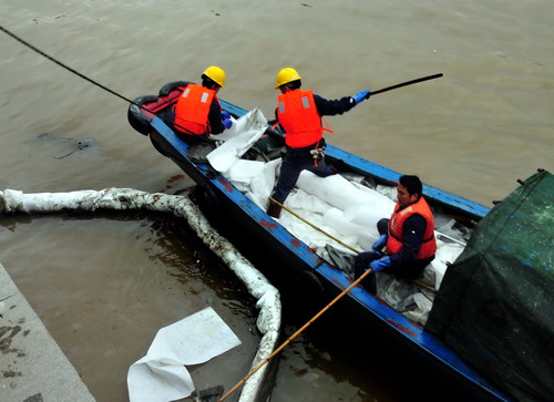 Liquid spill pollutes river