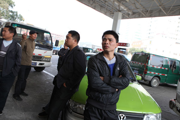 Shortages of diesel fuel have become a chronic winter annoyance that now hit China's center, east, south and southwest. These drivers were waiting for diesel at a filling station in Taizhou, Zhejiang province, one day last month. Provided to China Daily Diesel shortage fuels discontent