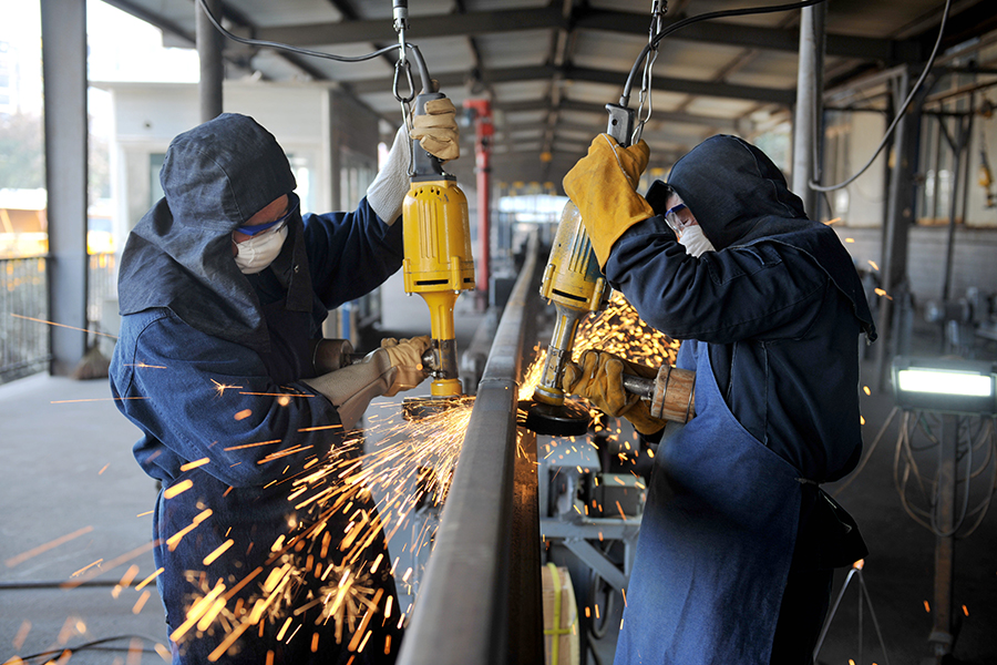 Producing high-speed rail tracks 