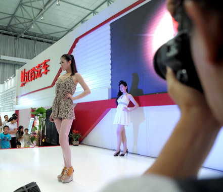 Car models shine at Pan-Asia intl auto show