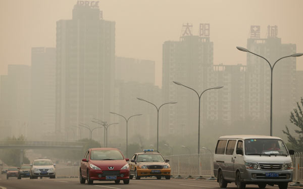 Beijing is shrouded by smog again on Wednesday. The city transport authority plans to tackle one of the major causes of fine particulate matter by restricting the operation of cars and vans according to their license numbers. Feng Yongbin / China Daily Hurdles remain for vehicle curbs