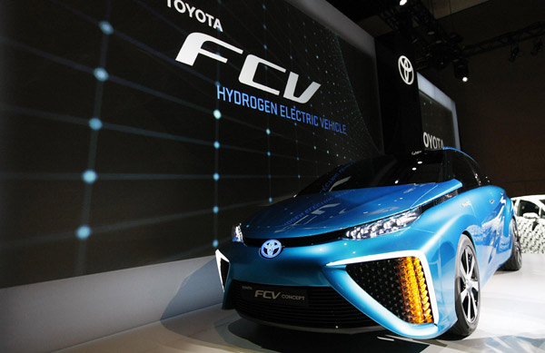 Toyota hydrogen-powered vehicle debuts at 2014 CES