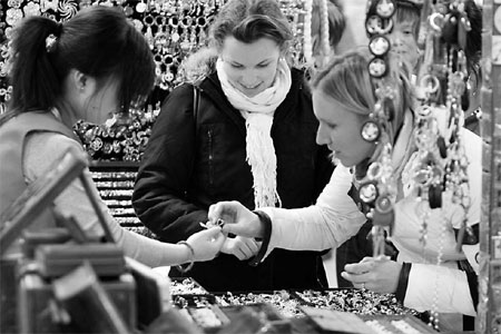 'Silk Street' battles its reputation for bogus goods