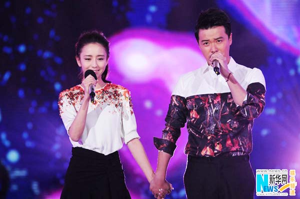 Cheng Sicheng, Tong Liya hold traditional wedding