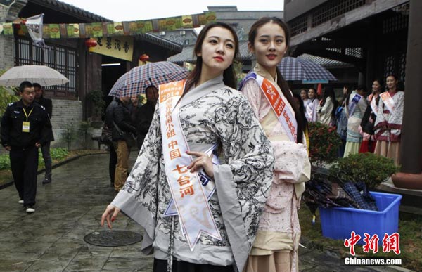 Miss Leisure World in full swing