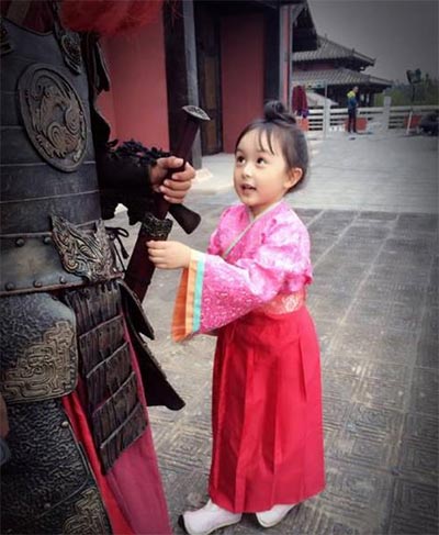 Photos of young Miyue in <EM>The Legend of Miyue </EM>