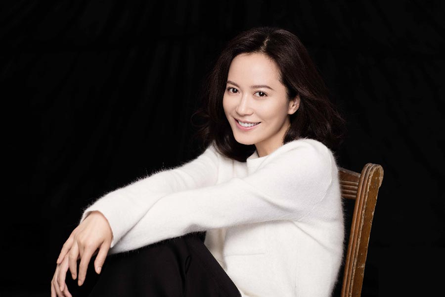 Graceful shots of actress Yu Feihong