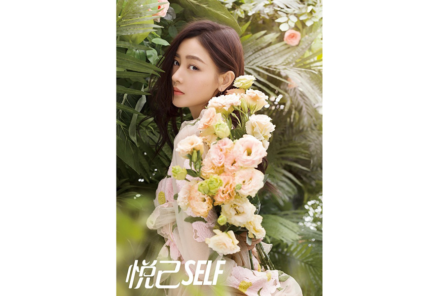 Actress Zhang Tianai covers fashion magazine