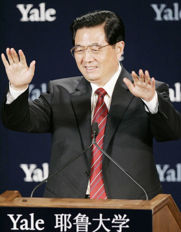 Chinese President Hu Jintao gestures to the audience at the beginning of his address during his visit to Yale University in New Haven, Connecticut, April 21, 2006.