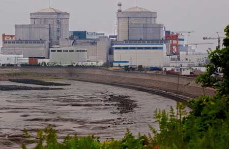 The photo shows the expansion construction site of Qinshan Phase II Nuclear Power Station located in Haiyan County, east China's Zhejiang province, April 28, 2006. China's first self-designed and self-made Qinshan Phase II Nuclear Power Project successfully passed the national acceptance and commenced its expansion project on the day. With a maxium nuclear power generating capacity of 2.6 million kw after the accomplishment of the expansion, Qinshan Phase II nuclear power station, together with Qinshan Phase I and Qinshan Phase III, will play a more and more important role in electric power generation in east China. [Xinhua] 