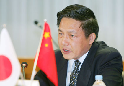 Hu Zhengyue, chief of Chinese Foreign Ministry's Asian Affairs Department speaks at the start of the China and Japan talks in Tokyo, May 18, 2006. China and Japan held a new round of talks on a disputed gas field in the East China Sea in Tokyo on Thursday, but Beijing doesn't expect any breakthrough, the Chinese Foreign Ministry said.