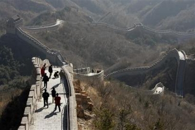 Tourists visit the Great Wall of China in Badaling, on the outskirts of Beijing December 9, 2006. (Claro Cortes IV/Reuters)