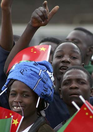 Members of Zambia's ruling Movement for Multiparty Democracy (MMD) party wait to greet China's President Hu Jintao at Lusaka International Aiport, February 3, 2007.