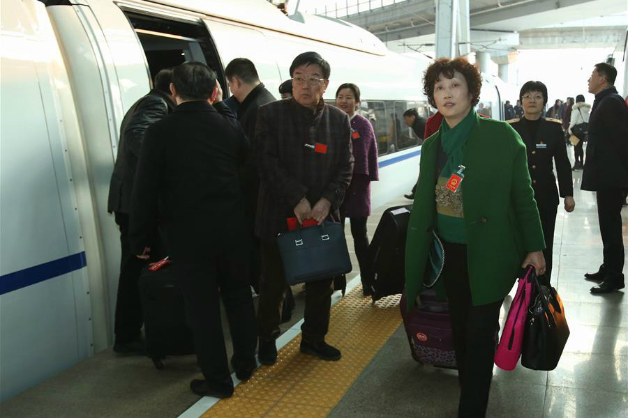 Deputies to 12th NPC arrive in Beijing