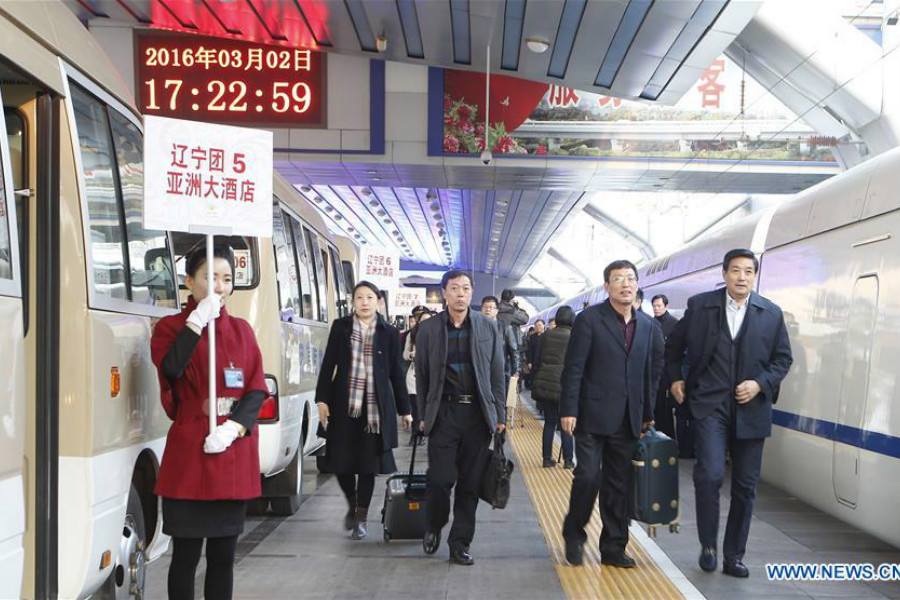 Deputies to 12th NPC arrive in Beijing