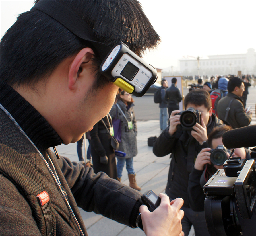 Reporters' gadgets at the two sessions seen through the years