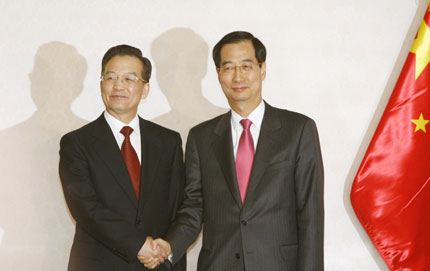 Wen meets his S.Korea counterpart