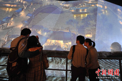 Moving 'Riverside Scene During the Qingming Festival'