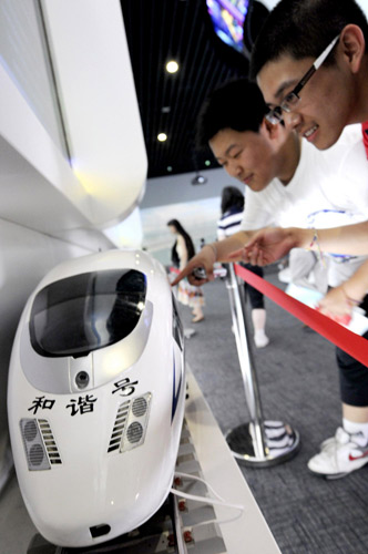 Experiencing high-speed railway without riding