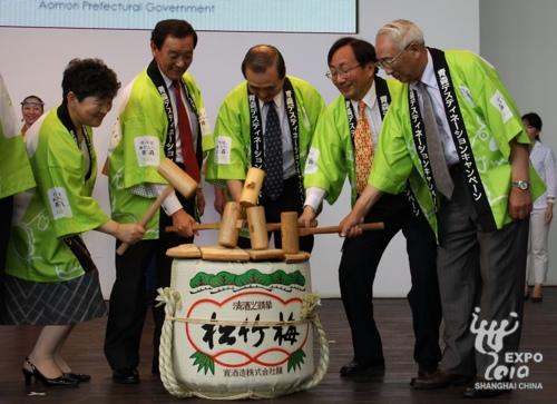 Nebuta show staged in Japanese Industry Pavilion