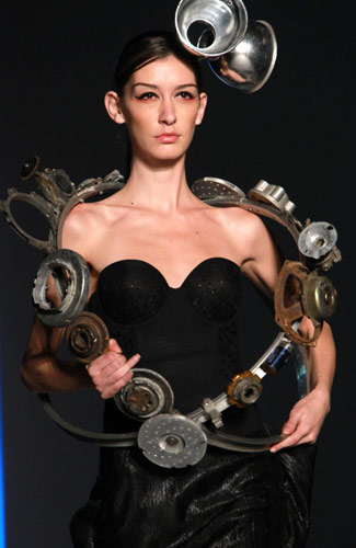 Green fashion show staged at Expo's Zero-carbon Pavilion