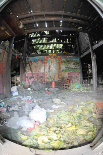 Villagers narrowly escape landslide in S China