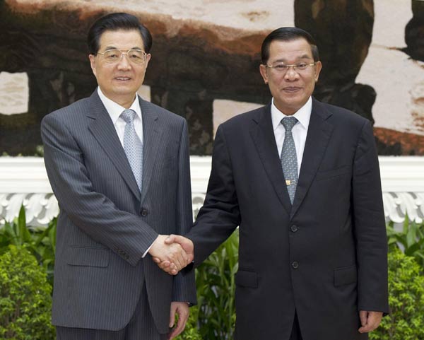 Hu, Cambodian PM agree to advance ties