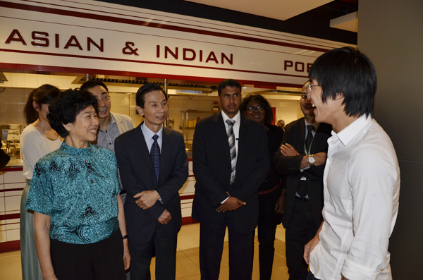 China-GCC forum visit begins at school