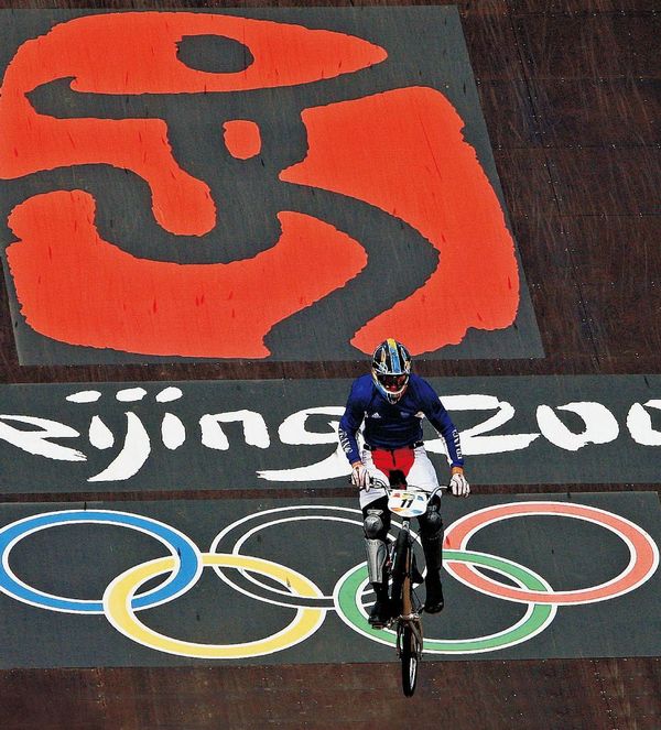 Online photo exhibition of China in Development (1911-2011)