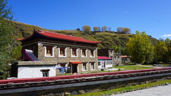 Sichuan-Tibet Highway boosts tourism in remote mountainous village