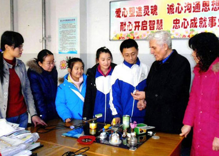 My heart belongs to Xinjiang: offspring of expats Li Yizu