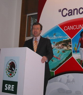 Chinese tourists get easier access to Mexico