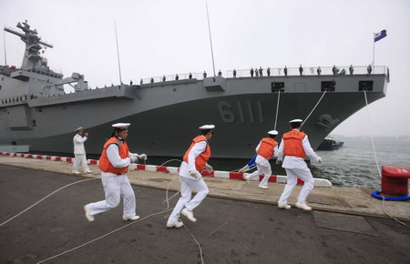 Fleets gather to salute navy's 60th anniversary