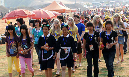 Int'l twin festival celebrated in Mojiang, Yunnan