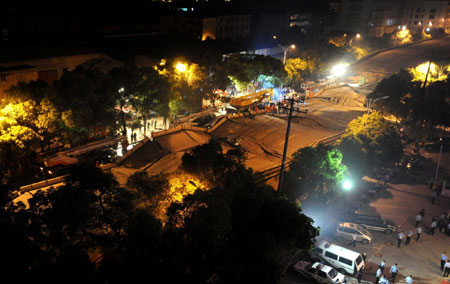 Rescue under way as viaduct collapse kills 6