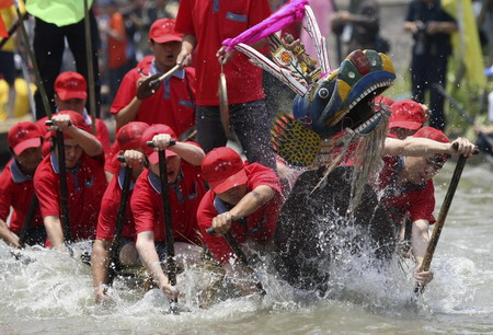 Chinese celebrate Duanwu racing Dragon Boats